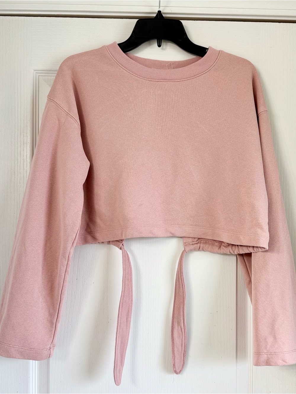 Mod Ref Cropped Tie-Front Sweatshirt in Blush